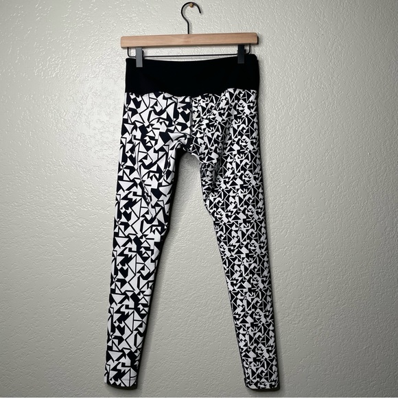 Lorna Jane Leggings Geometric Pattern Black & White Activewear Workout - Picture 8 of 13